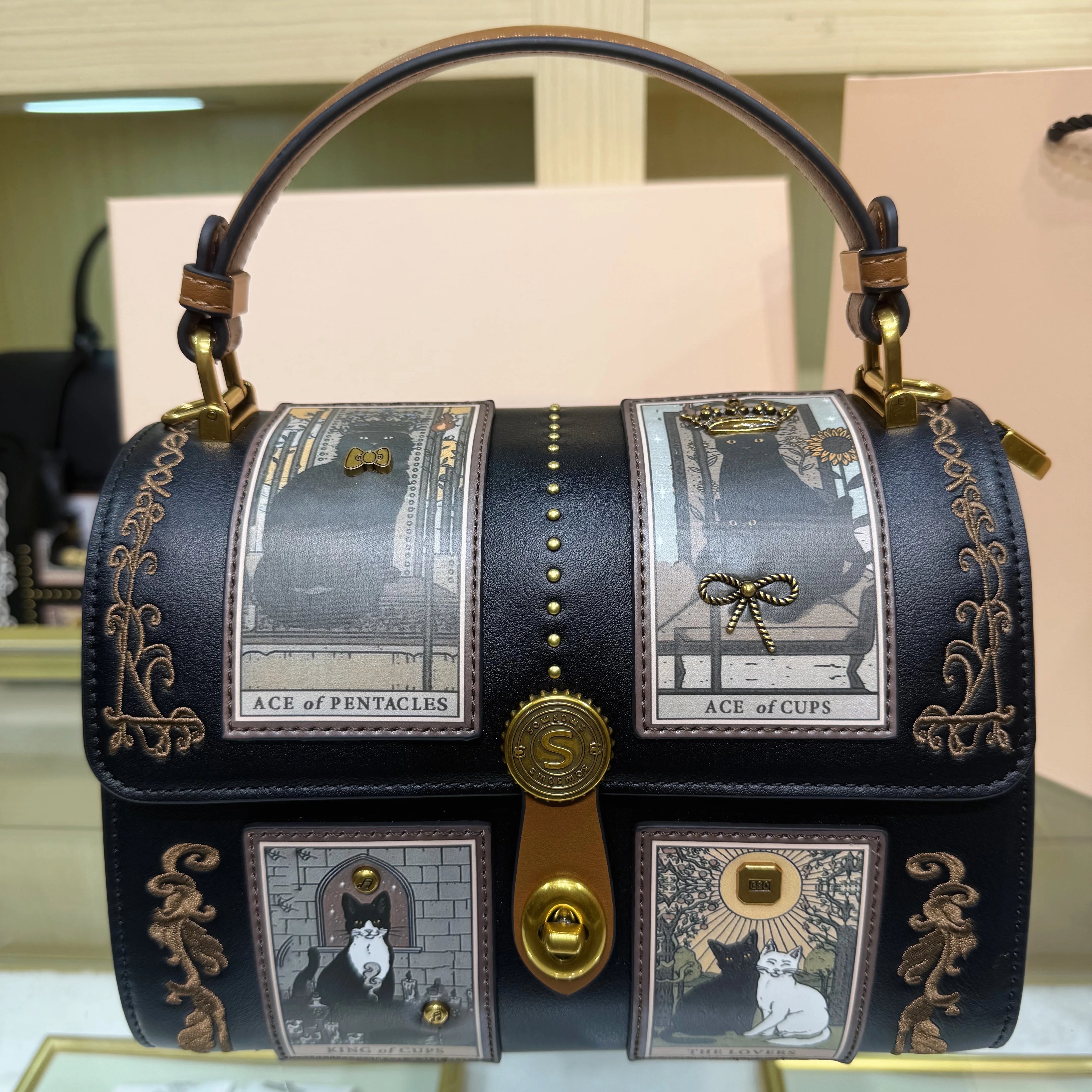 Luxury Designer Bags with Cute Cartoon Printing and Delicate Embroidery Design Vintage and New Fashion Shoulder Pillow Bag