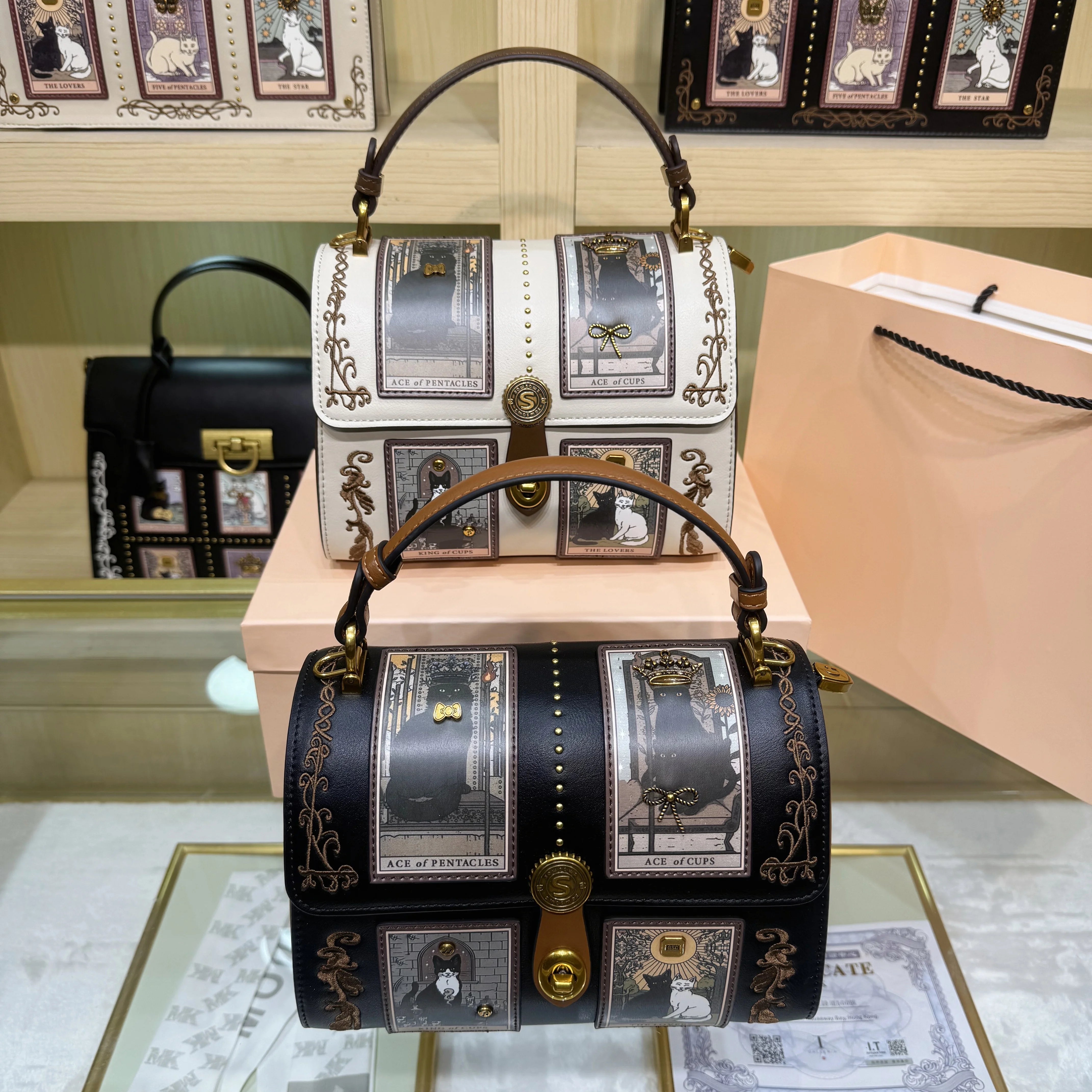 Luxury Designer Bags with Cute Cartoon Printing and Delicate Embroidery Design Vintage and New Fashion Shoulder Pillow Bag