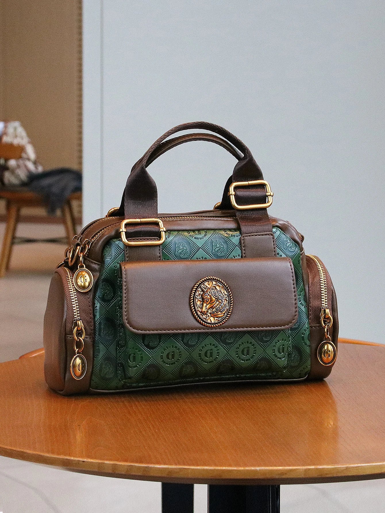 2024 new women's bag, fashionable multi-pocket style, casual and versatile handbag, retro green color matching shoulder bag, hig