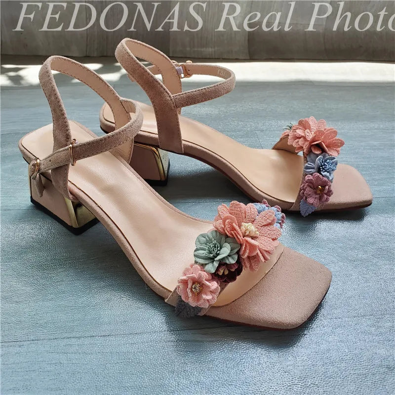New Fashion Floral Comfortable Women's Sandal Fashion Simple Open-toe Low Heel Chunky Button Sandal