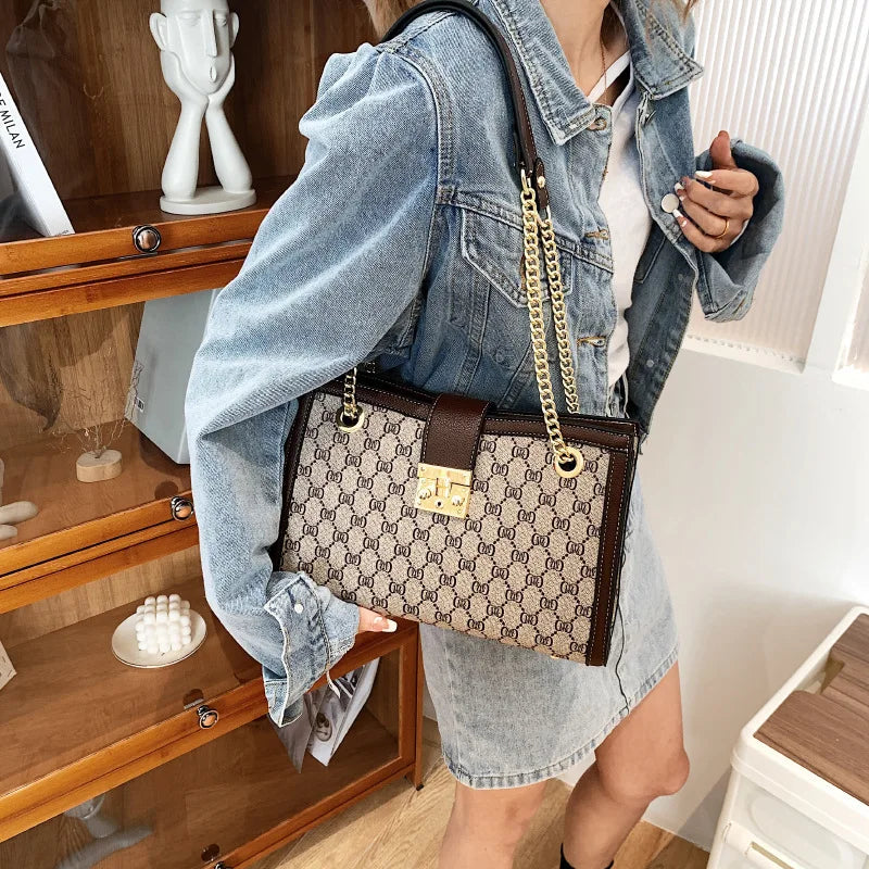 Women's Bag 2025 New Fashion European and American Retro Print Large Capacity Tote Bag Chain Shoulder Underarm Bag Wholesale