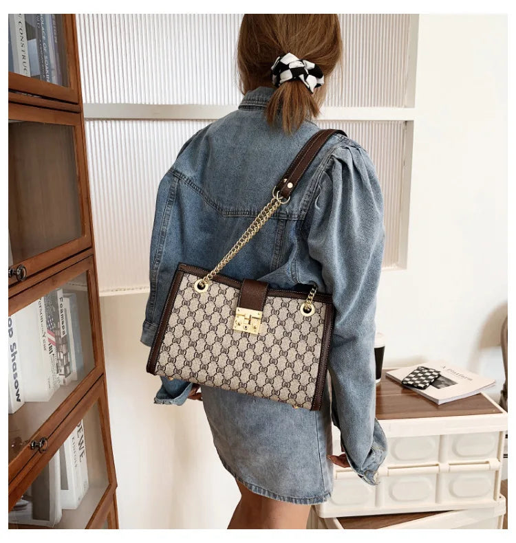 Women's Bag 2025 New Fashion European and American Retro Print Large Capacity Tote Bag Chain Shoulder Underarm Bag Wholesale
