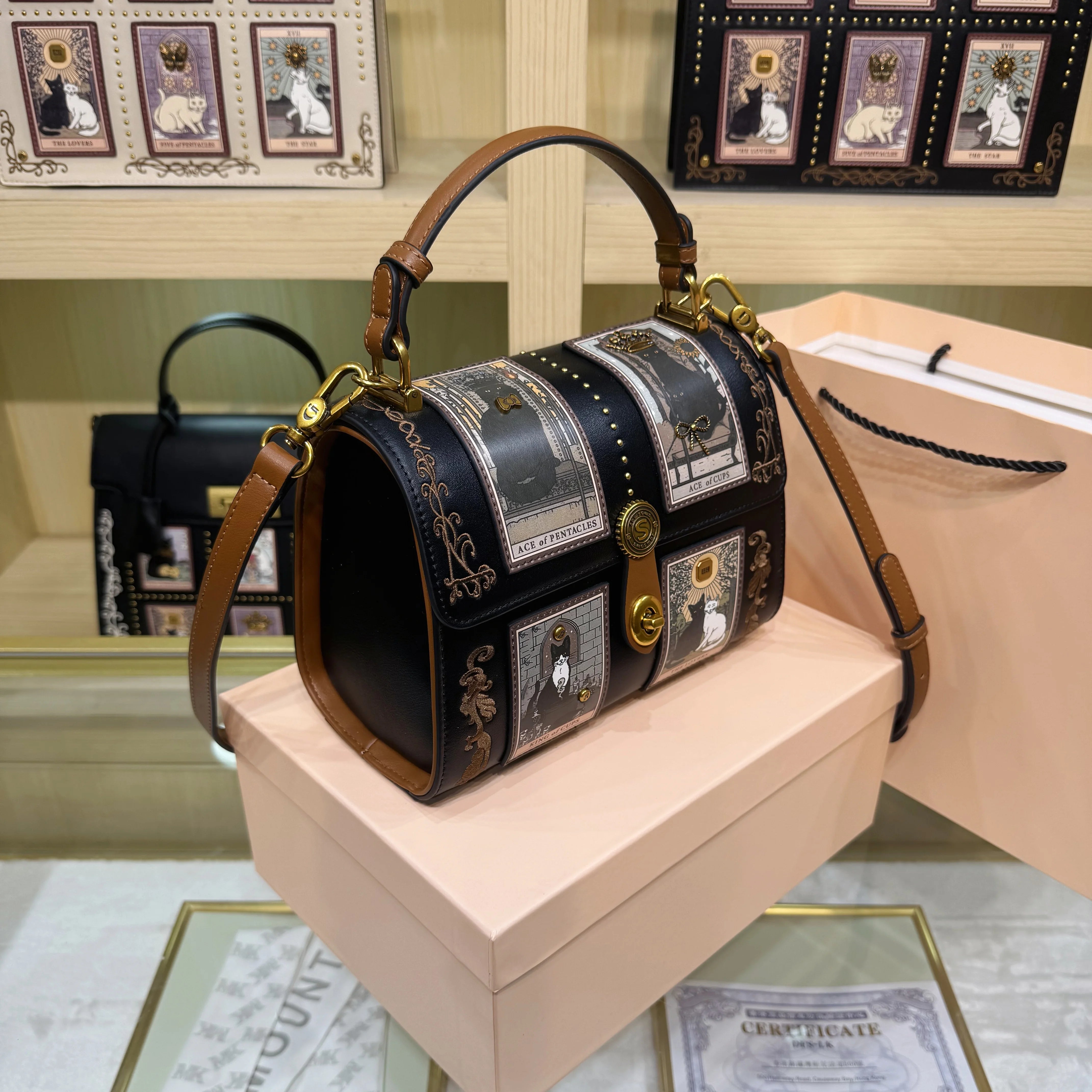 Luxury Designer Bags with Cute Cartoon Printing and Delicate Embroidery Design Vintage and New Fashion Shoulder Pillow Bag