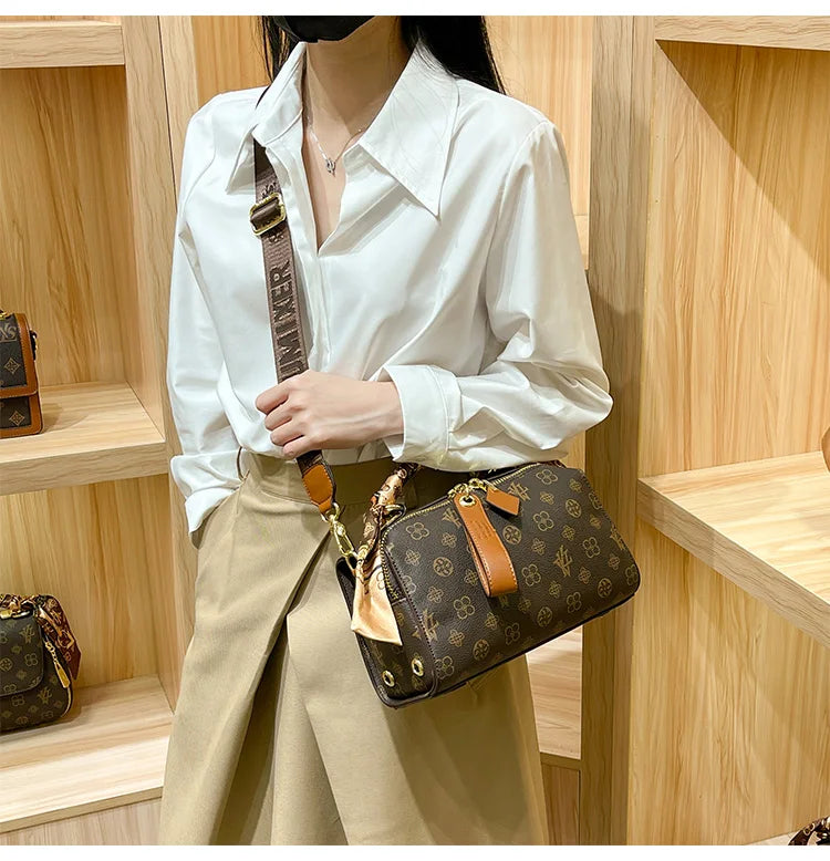 Brand women's handbag 2025 new autumn and winter high-end texture niche designer light luxury shoulder crossbody bag pillow bag