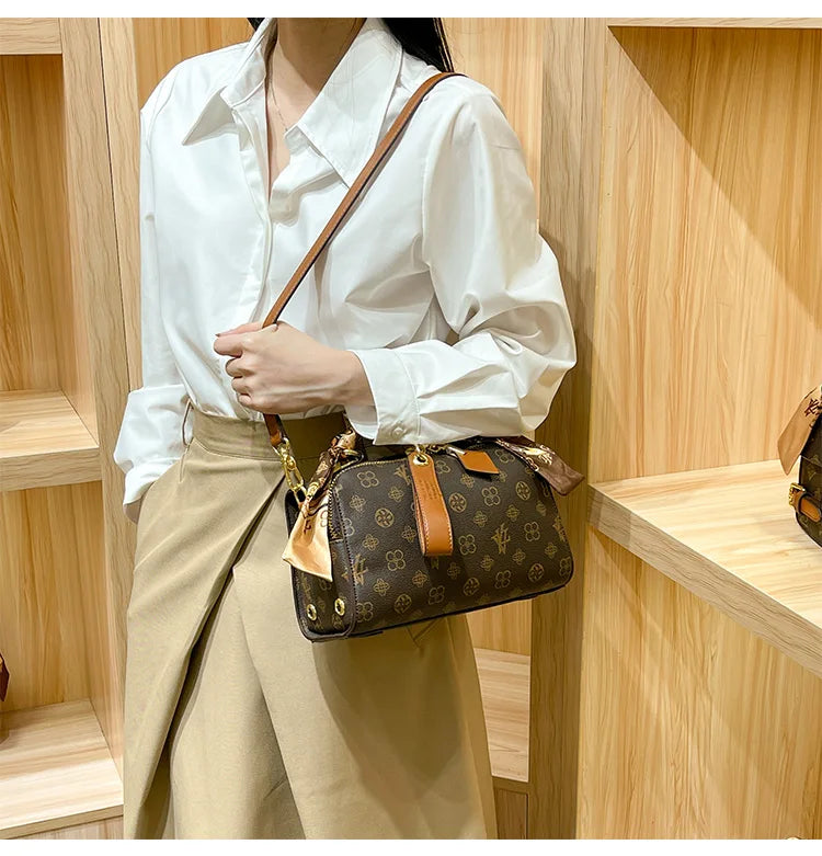 Brand women's handbag 2025 new autumn and winter high-end texture niche designer light luxury shoulder crossbody bag pillow bag