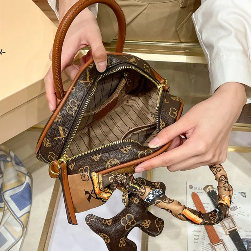 Brand women's handbag 2025 new autumn and winter high-end texture niche designer light luxury shoulder crossbody bag shell bag