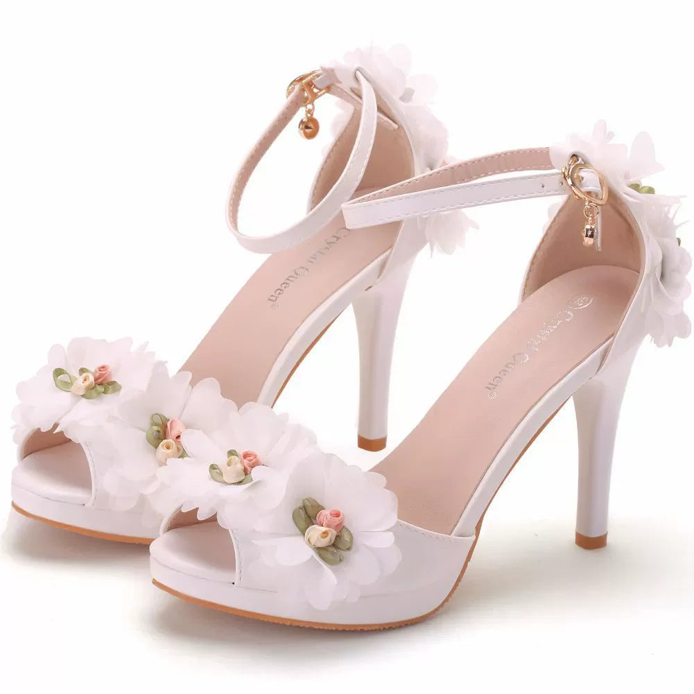 Summer new round-toed fish mouth white PU rhinestone lace flower wedding shoes banquet large size thin high-heeled women sandals
