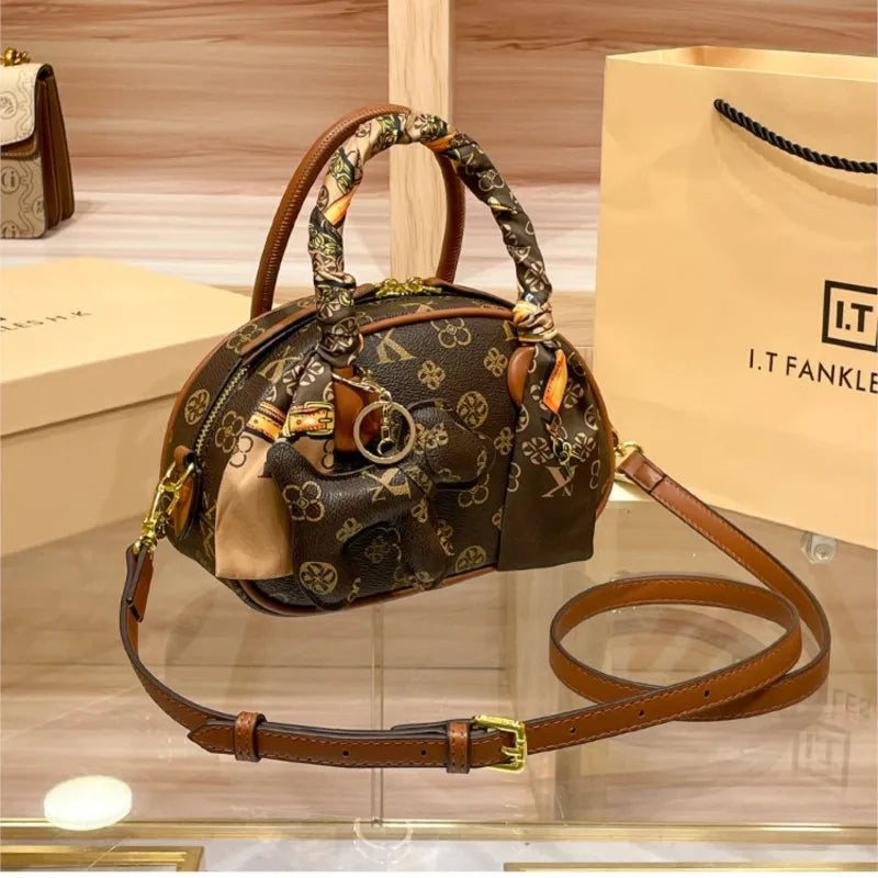 Brand women's handbag 2025 new autumn and winter high-end texture niche designer light luxury shoulder crossbody bag shell bag