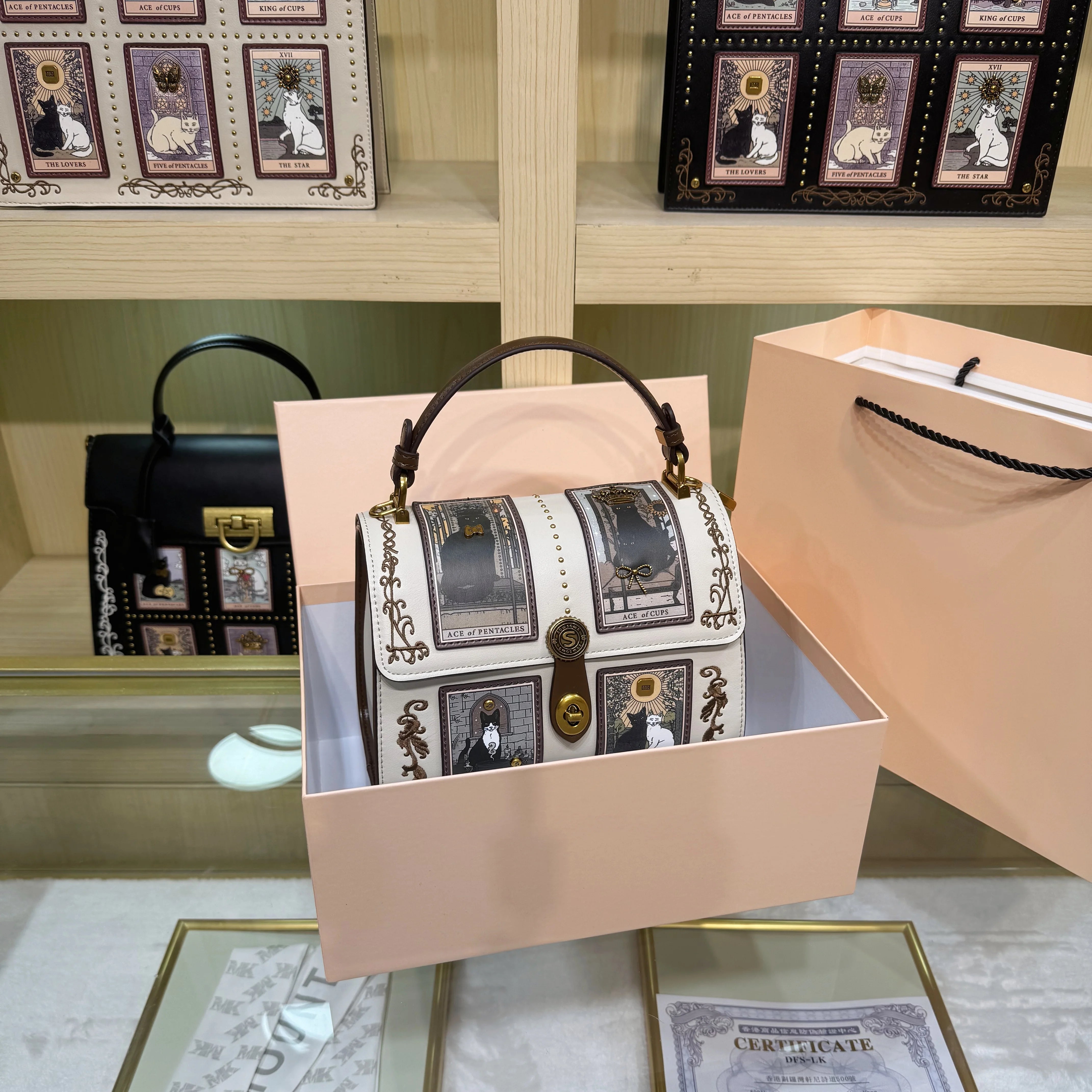 Luxury Designer Bags with Cute Cartoon Printing and Delicate Embroidery Design Vintage and New Fashion Shoulder Pillow Bag