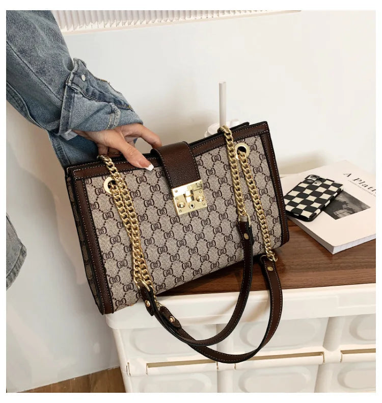 Women's Bag 2025 New Fashion European and American Retro Print Large Capacity Tote Bag Chain Shoulder Underarm Bag Wholesale