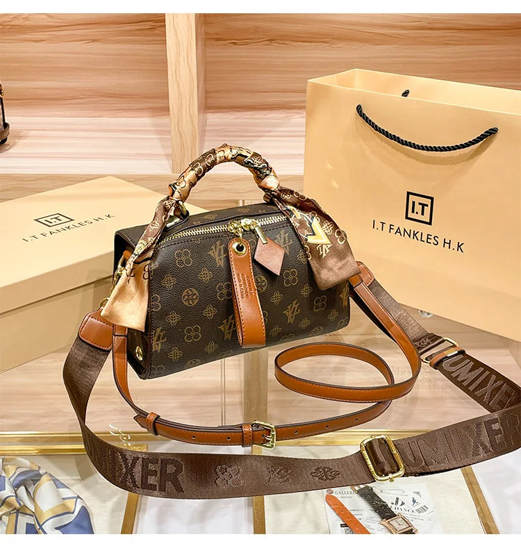 Brand women's handbag 2025 new autumn and winter high-end texture niche designer light luxury shoulder crossbody bag pillow bag