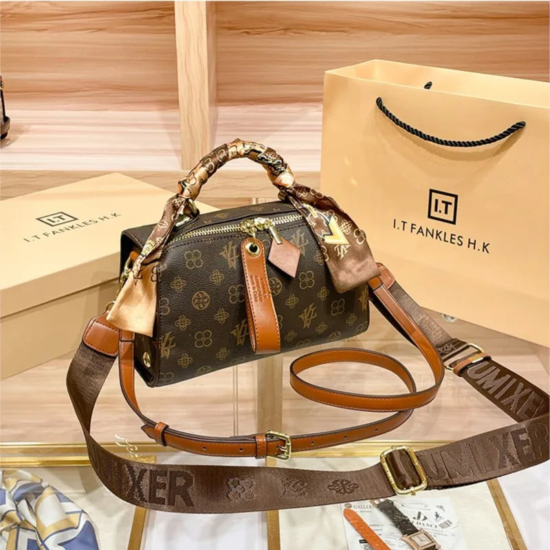 Brand women's handbag 2025 new autumn and winter high-end texture niche designer light luxury shoulder crossbody bag pillow bag