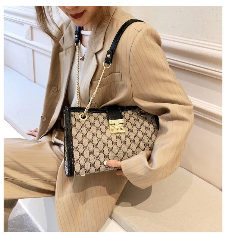 Women's Bag 2025 New Fashion European and American Retro Print Large Capacity Tote Bag Chain Shoulder Underarm Bag Wholesale