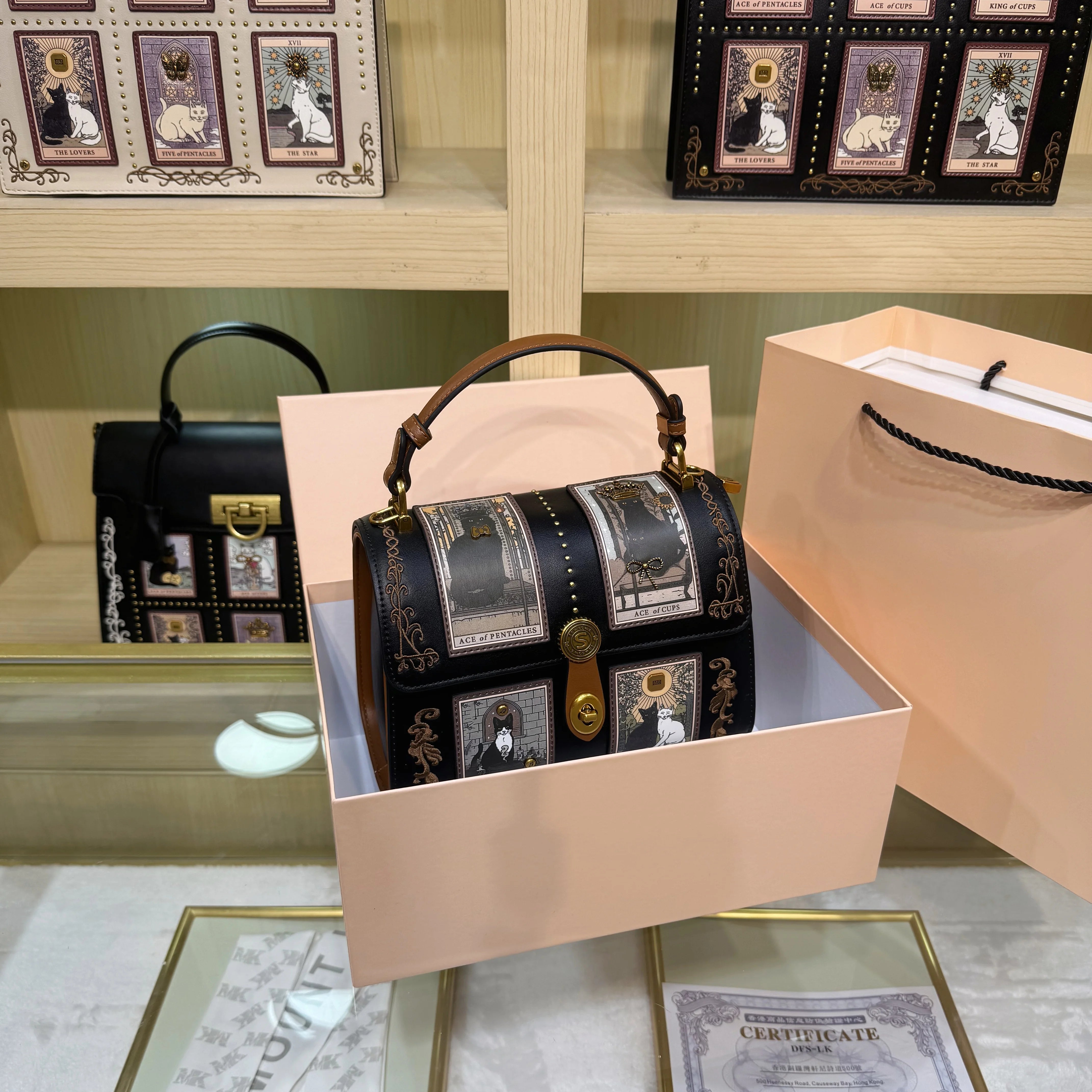 Luxury Designer Bags with Cute Cartoon Printing and Delicate Embroidery Design Vintage and New Fashion Shoulder Pillow Bag