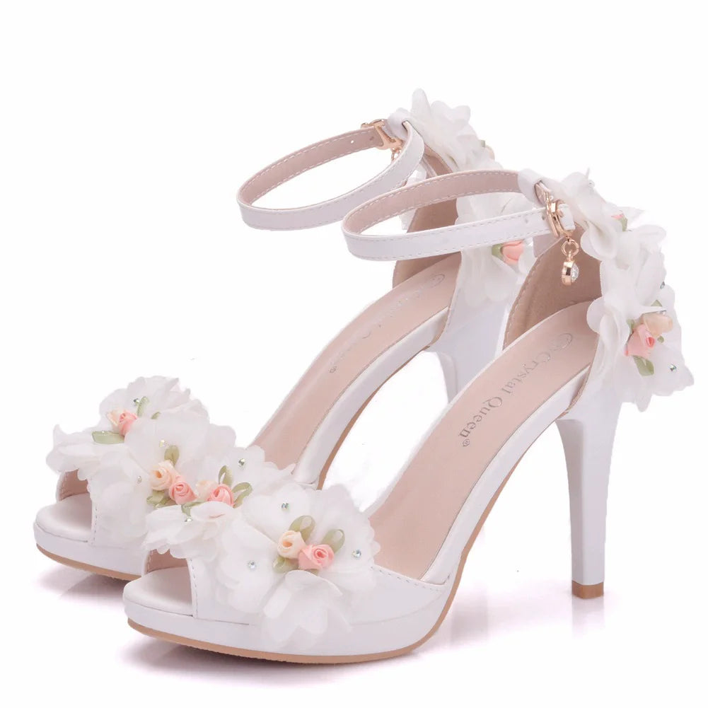 Summer new round-toed fish mouth white PU rhinestone lace flower wedding shoes banquet large size thin high-heeled women sandals