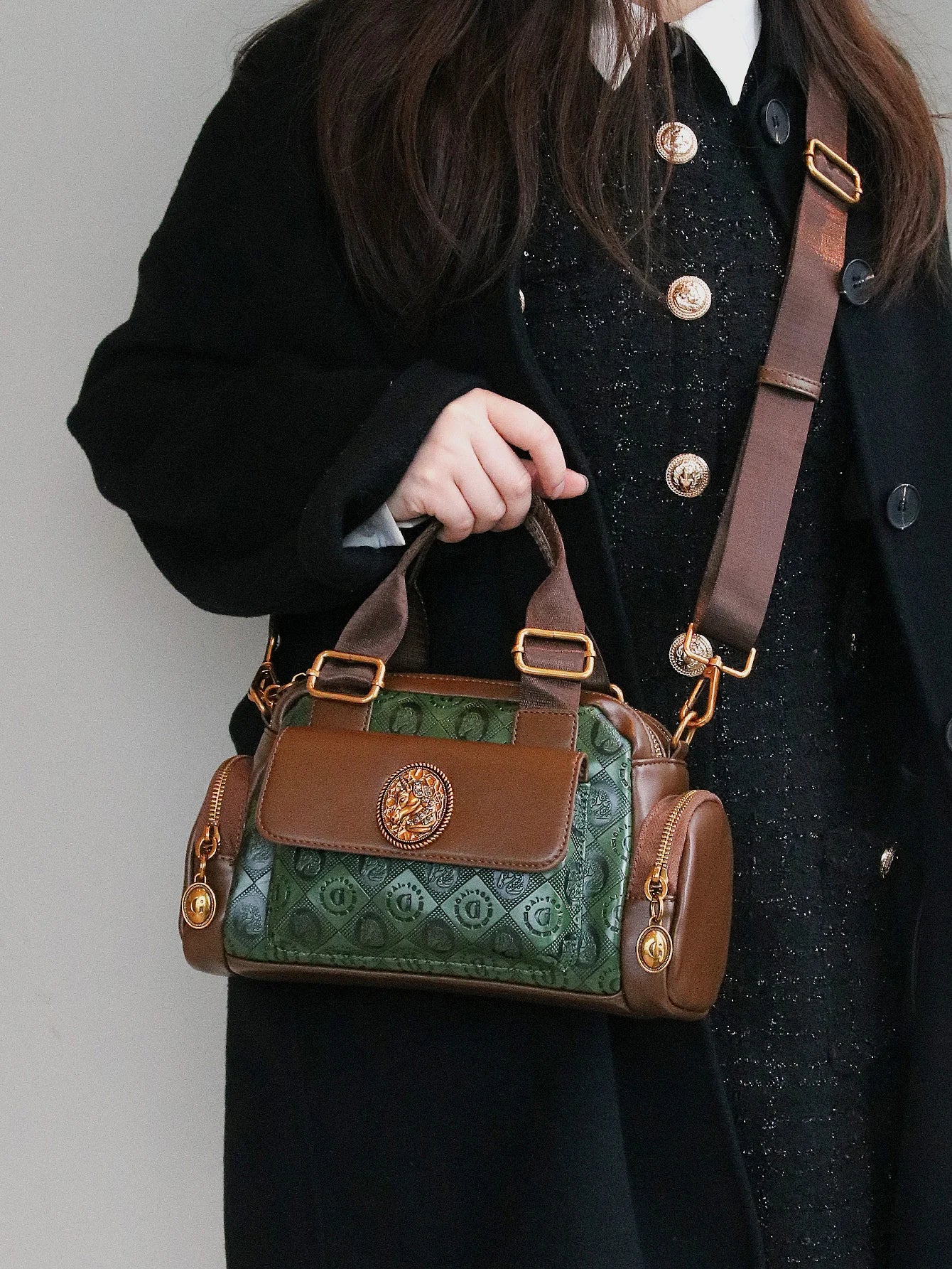 2024 new women's bag, fashionable multi-pocket style, casual and versatile handbag, retro green color matching shoulder bag, hig