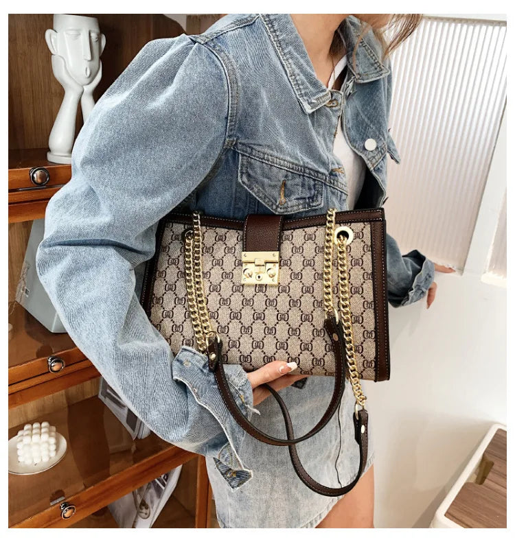 Women's Bag 2025 New Fashion European and American Retro Print Large Capacity Tote Bag Chain Shoulder Underarm Bag Wholesale